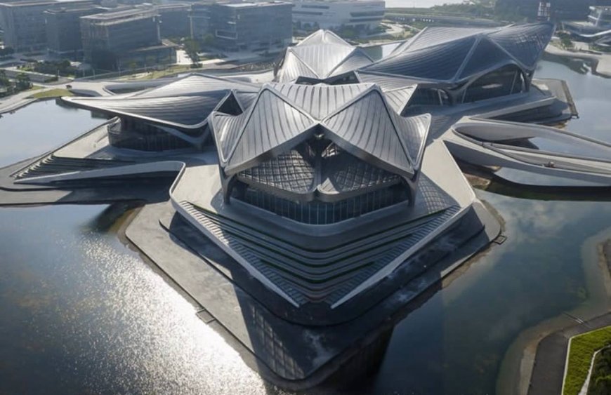 معماران زاها حدید و طراحی مرکز هنر مدنی جوهای جین وان با الهام از الگوی پرواز پرندگان مهاجر در جنوب چین