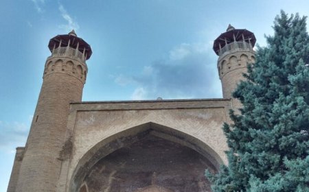 معماری مسجد جامع بروجرد چگونه است؟
