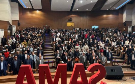 شانزدهمین اجلاس سازندگان و طراحان شیراز آغاز شد