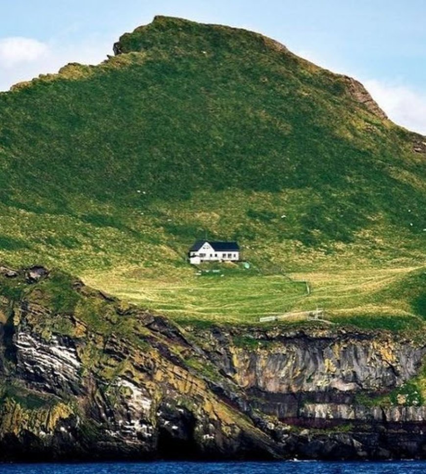 تنهاترین خانه جهان در وسط دریا در ایسلند