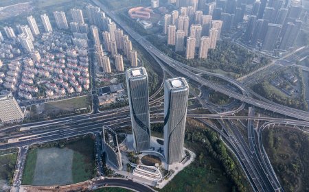 دوراهی شهرها بر سر آسمانخراشهای شیشهای