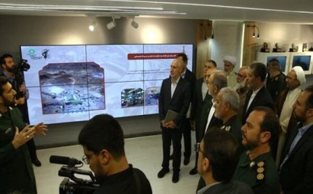 بازدید رئیس جمهور و وزیر راه و شهرسازی از نمایشگاه فعالیت‌های زیربنایی قرارگاه سازندگی خاتم‌الانبیا(ص)