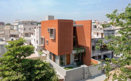 پروژه The Floating Courtyard House