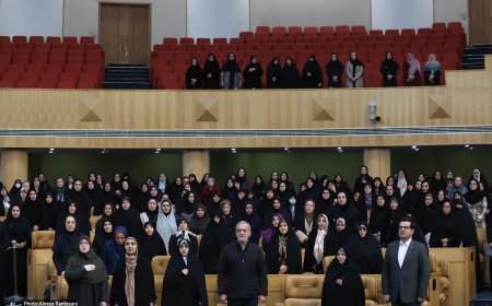 شرکت «سرپرست شهرداری منطقه یک شیراز» در آیین تجلیل از مقام زن با حضور رئیسجمهور