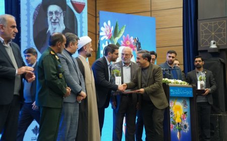 درخشش مدیریت شهری در آیین اختتامیه یازدهمین جشنواره جهادگران علم و فناوری فارس/ شهردار، معاون شهردار و رئیس فاوای شهرداری شیراز بهعنوان حامیان برتر علم و فناوری تقدیر شدند