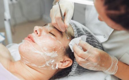 آموزش پاکسازی پوست: گامی به سوی شغلی حرفه‌ای و پردرآمد