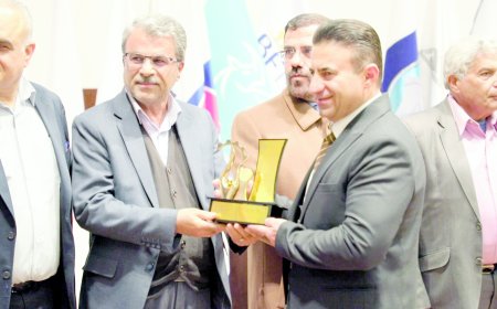 «گروه تجاری مهدی» تندیس واحد نمونه صنعت و معـدن فارس را دریافت کرد