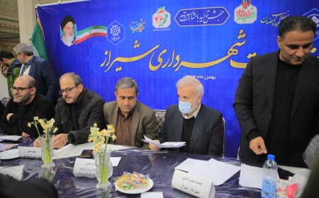 برگزاری میز خدمت مدیریت شهری شیراز در مصلی نماز جمعه