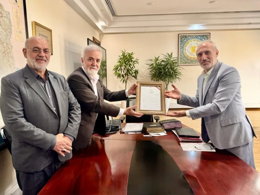 تقدیر معاون رئیس‌جمهور از «محمدحسن اسدی» شهردار کلان‌شهر شیراز به‌خاطر اتمام پروژه‌های بزرگ شهری قبل از موعد مقرر و باکیفیت مطلوب