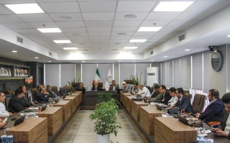 گزارش مبسوط از جلسه اضطراری بررسی ابعاد آتش‌سوزی در بلوار شهید چمران شیراز/ اعلام تشکیل پرونده ویژه قضایی برای آتش‌سوزی باغات شیراز