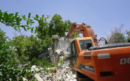 تخریب بخشی از ساخت‌ و سازهای غیرقانونی در باغات قصردشت شیراز
