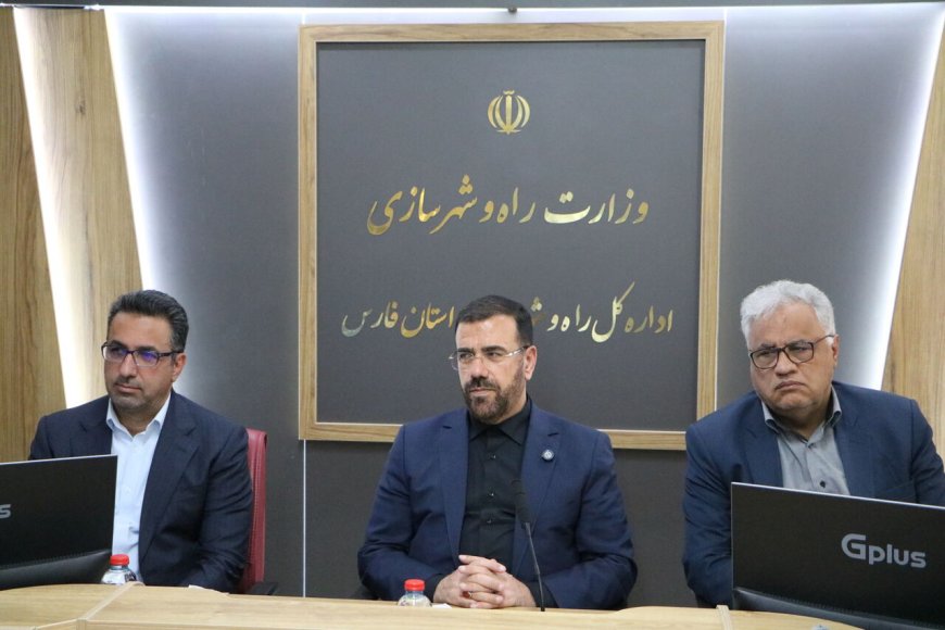 بازدید استاندار فارس از بخشهای مختلف اداره کل راه و شهرسازی