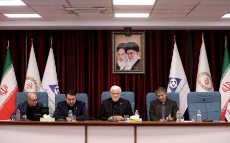 عارف: نوسازی و بازسازی مهمترین اولویت ملی پساجنگ است
