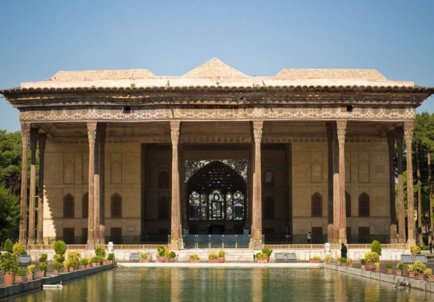 معماری کاخ چهلستون