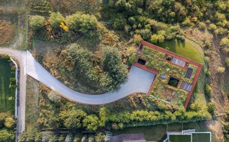 معماری همسو با طبیعت با خانه‌ای پنهان در دل دامنه