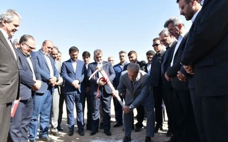 آیین کلنگزنی احداث ۵ باب مدرسه در سایتهای نهضت ملی مسکن سمنان برگزار شد