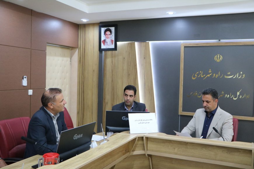 دیدار چهره‌به‌چهره مدیرکل راه و شهرسازی فارس با شهروندان