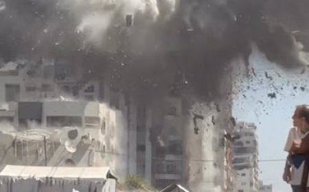 تصویری وحشتناک از بمباران یک برج در غزه و دختربچه‌ای که از ترس فرار می‌کند