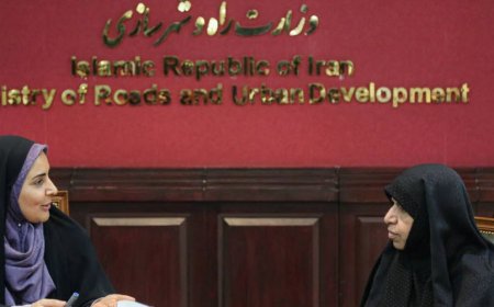 دیدار صمیمانه دو وزیر زن پس از انقلاب