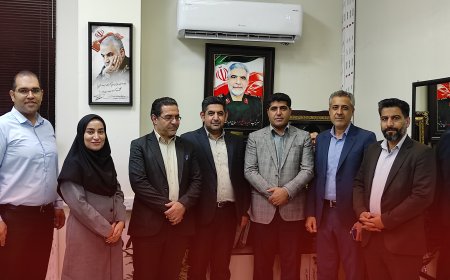 ادای احترام رئیس و مدیران سازمان سرمایهگذاری و مشارکتهای مردمی شهرداری شیراز به سیدالشهدای مقاومت فارس