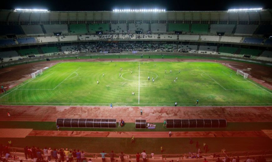 تعلیق میزبانی ورزشگاه پارس شیراز: حادثه سقوط صفحه فلزی و ضرورت بازنگری در ایمنی ورزشگاه‌ها