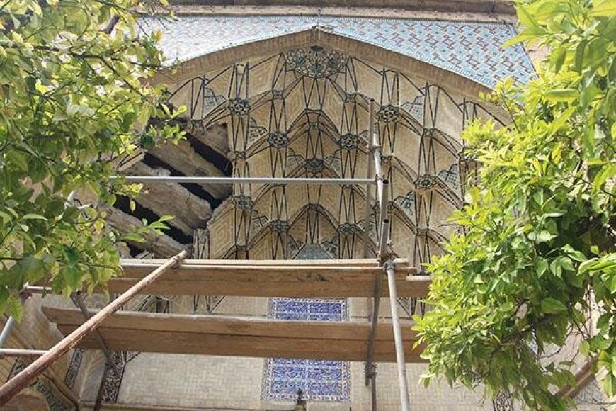 ریزش مقرنس‌های تاریخی در بنای قوامی حافظیه؛ زنگ خطری برای میراث شیراز