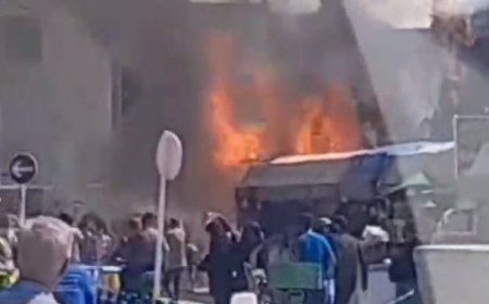 آتش سوزی در غرفه های کنار حرم شاهچراغ شیراز