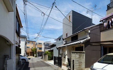 راه حلی خلاقانه برای ساخت خانه در زمینی با عرض تنها 3.74 متر