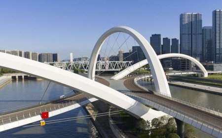 دوختن شرق و غرب با نخ‌های فولادین