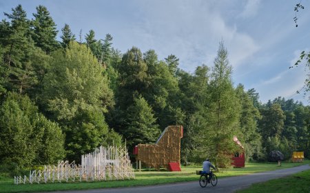 احیای سایت تاریخی چک با معماری چوبی و بازی نور